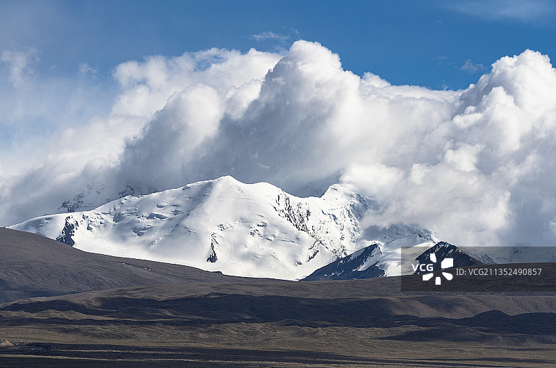 西藏聂拉木希夏邦马峰 喜马拉雅山脉的著名高峰图片素材