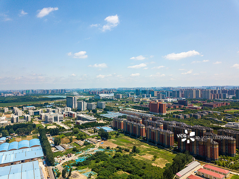 河南省郑州市郑东新区白沙片区夏天城市户外风光航拍图片素材