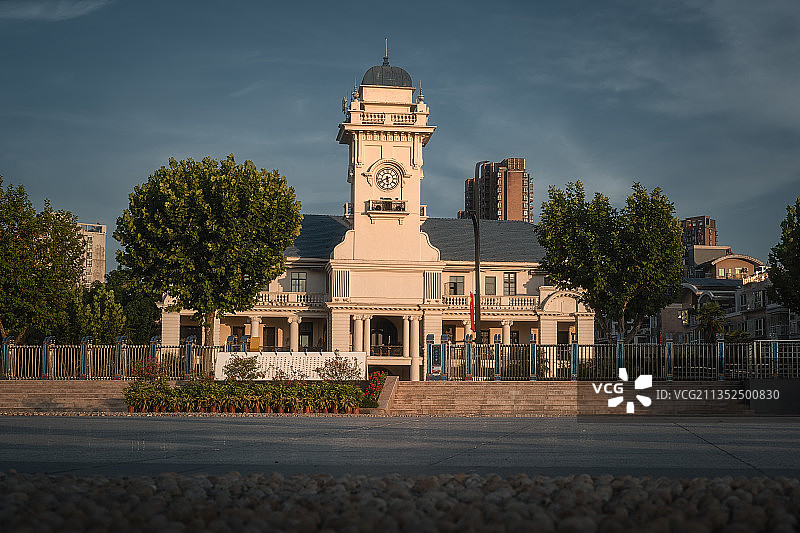 武汉武昌长江岸边建筑图片素材