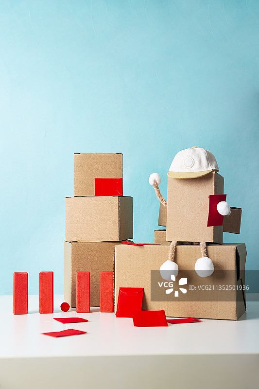 双十一购物节快递员和红包创意静物图片素材