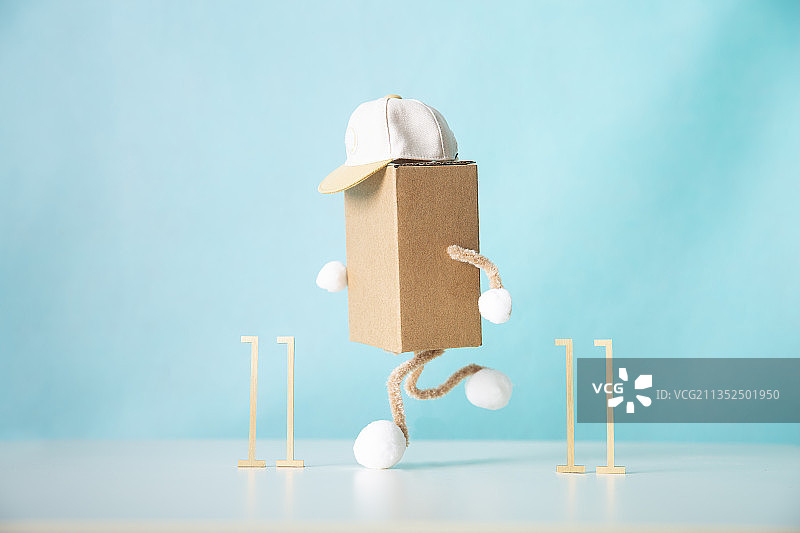 双十一购物节快递员创意静物图片素材