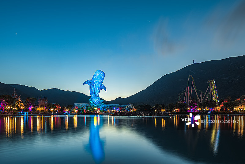 珠海长隆海洋王国鲸鲨馆夜景图片素材