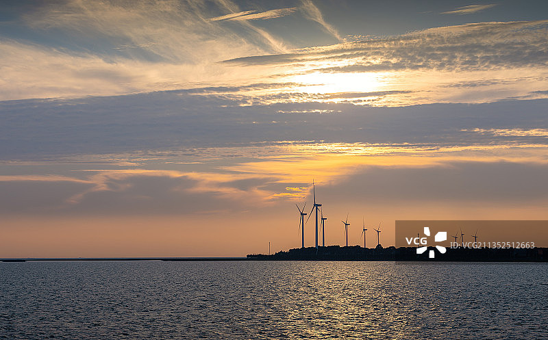 落日风电场图片素材