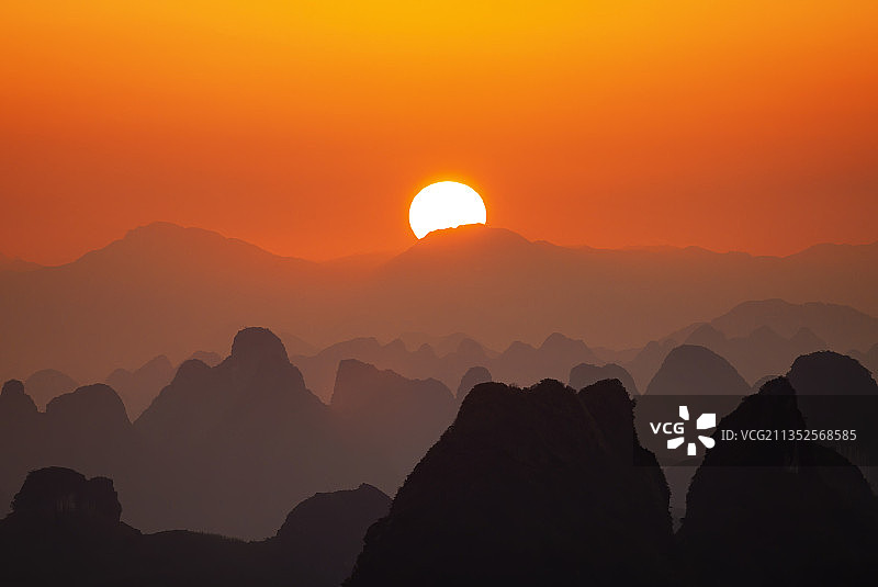 【阳朔日出】图片素材