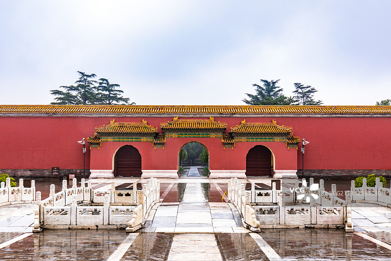 中国北京太庙的五色琉璃门图片素材