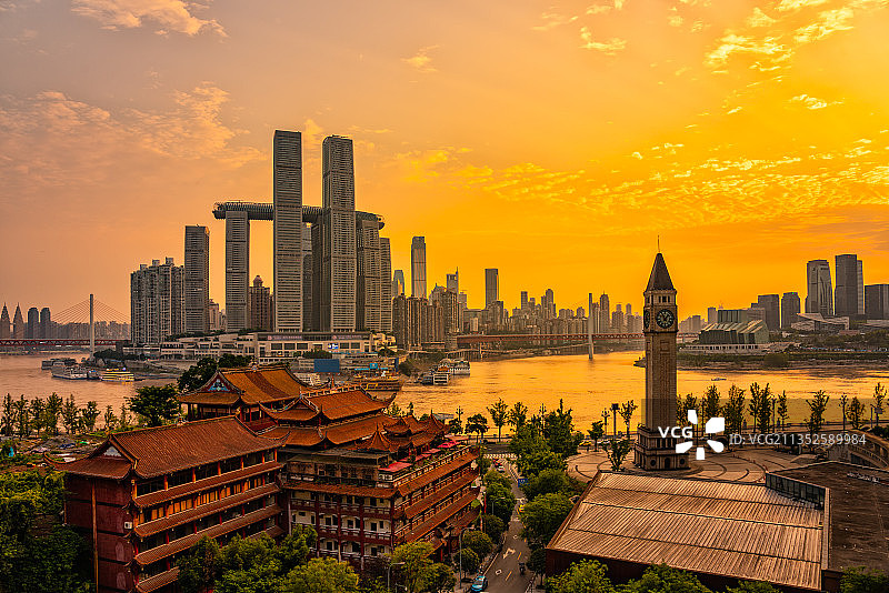 黄昏下的重庆城图片素材