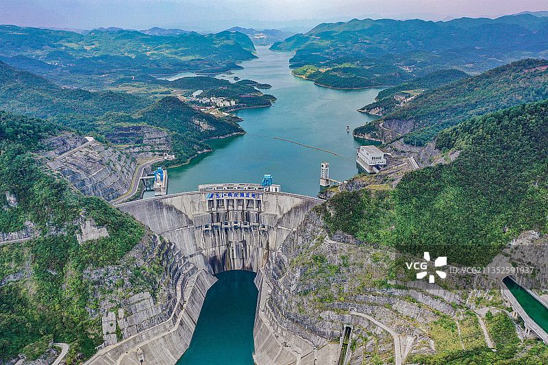 航拍贵州最大水电站构皮滩风光大坝蓄水位高达630米图片素材