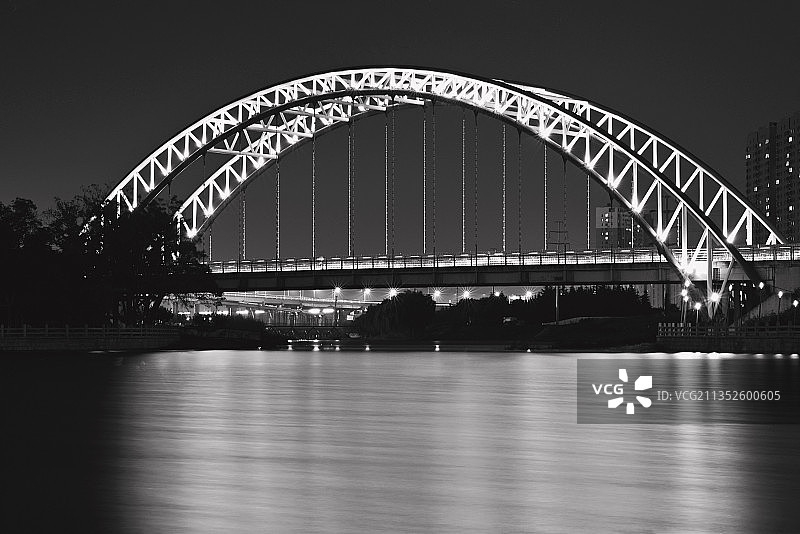 夜晚的拱桥图片素材