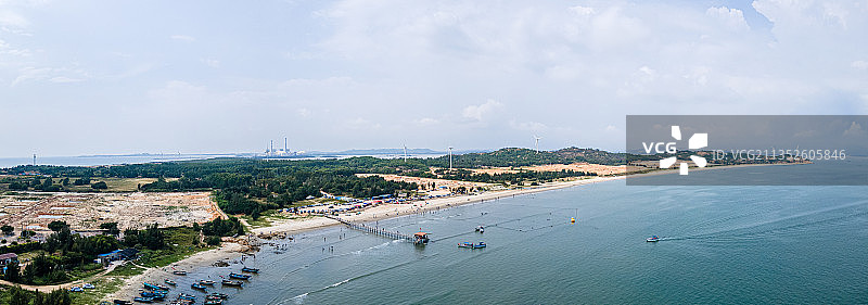 广东省汕尾市红海湾施公寮风车岛海岸线风光全景图片素材