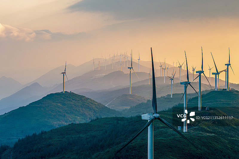 湖北利川齐岳山风电晨曦风光图片素材
