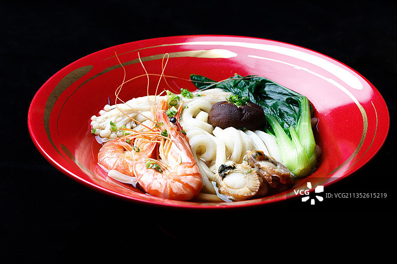 海鲜乌冬面，日料，海鲜，虾，香菇，贝图片素材