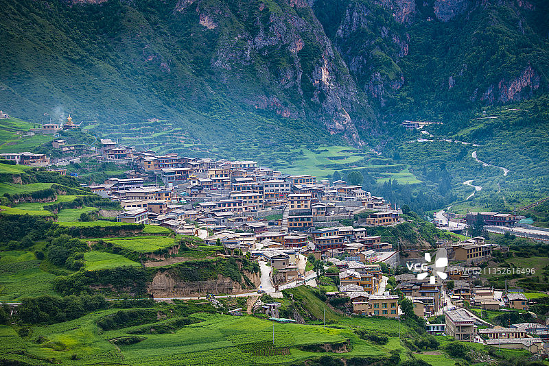 航拍甘肃甘南迭部县扎尕那景区图片素材