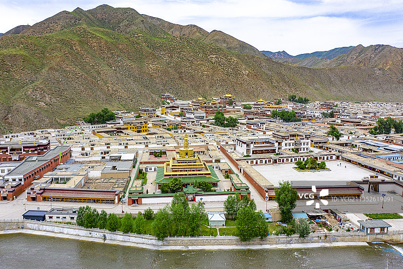 航拍甘肃甘南夏河县拉卜楞寺图片素材