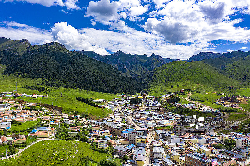 航拍甘肃甘南郎木寺图片素材