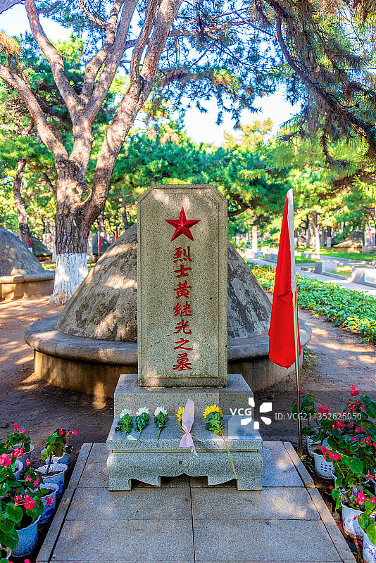 中国辽宁沈阳抗美援朝烈士陵园黄继光陵墓图片素材