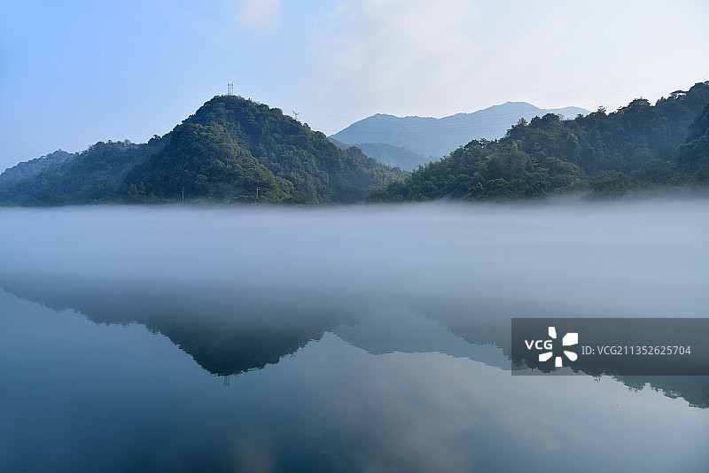 湖南省郴州资兴市东江湖国家级名胜风景区雾漫小东江航拍图片素材