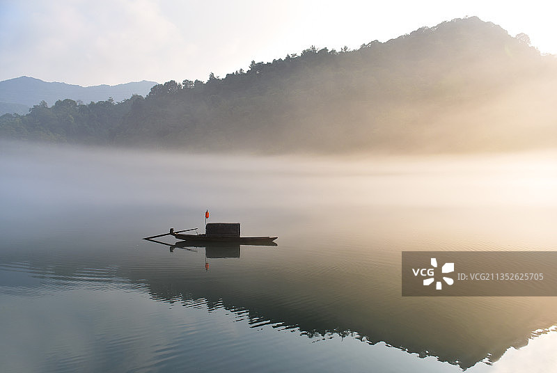 湖南省郴州资兴市东江湖国家级名胜风景区雾漫小东江航拍图片素材