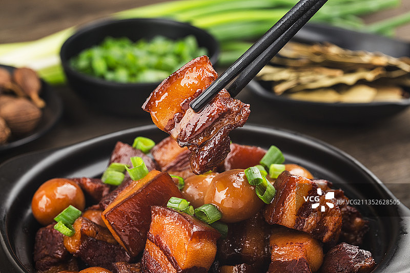 鹌鹑蛋红烧肉图片素材