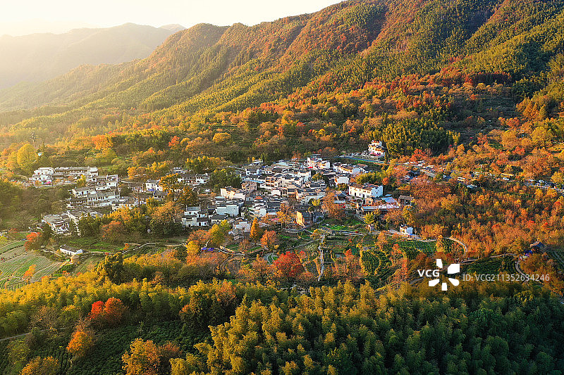 秋染塔川+安徽省黄山市黟县宏村镇塔川图片素材