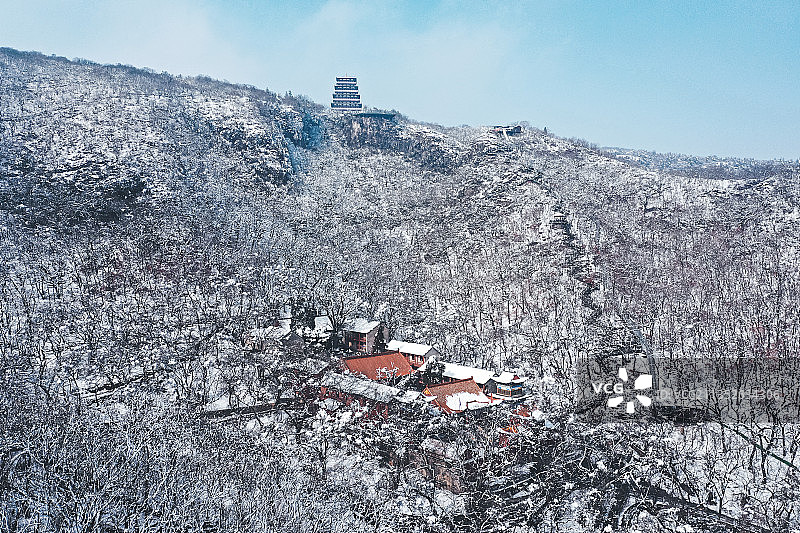 瑞云寺和观景峰+安徽省宿州市萧县官桥镇皇藏峪国家森林公园图片素材