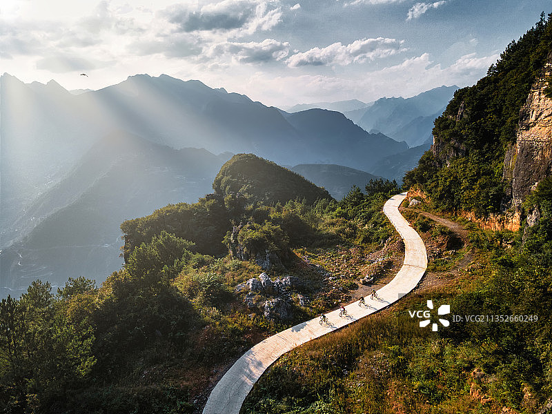 骑行巫溪令牌石公路风光图片素材