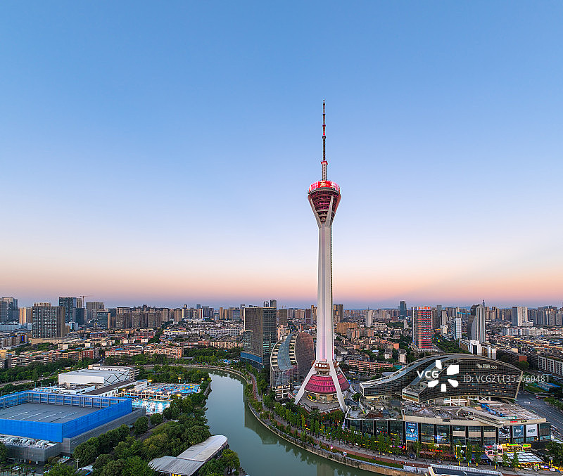 成都城市风光,锦绣天府塔（电视塔）及成都城市天际线图片素材
