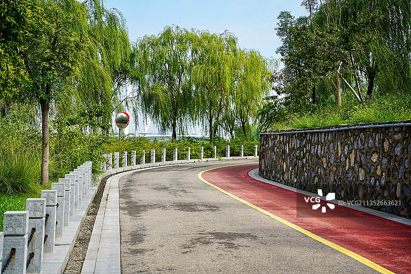 湖边步道图片素材