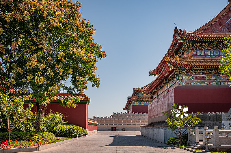 绿树成荫的横店影视城明清宫苑故宫城楼图片素材