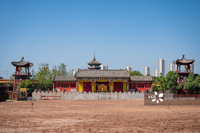 横店影视城明清宫苑故宫皇家演武场八旗战马擂台图片素材