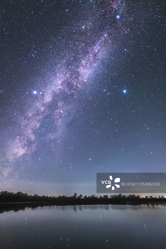 宁夏哈巴湖银河与倒影图片素材