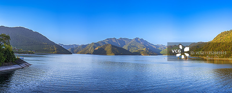 新安江坝上远眺千岛湖图片素材