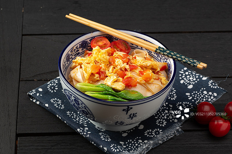 西红柿鸡蛋面图片素材