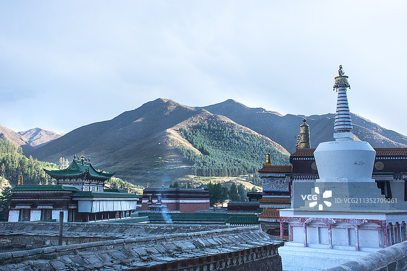 中国甘肃甘南藏族自治州夏河县拉卜楞寺的宗教建筑图片素材