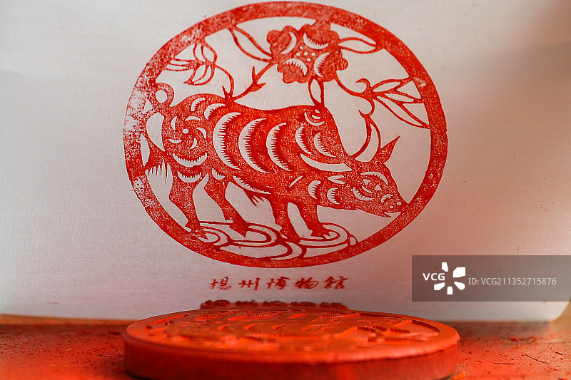 雕版印刷，拍摄于扬州博物馆图片素材