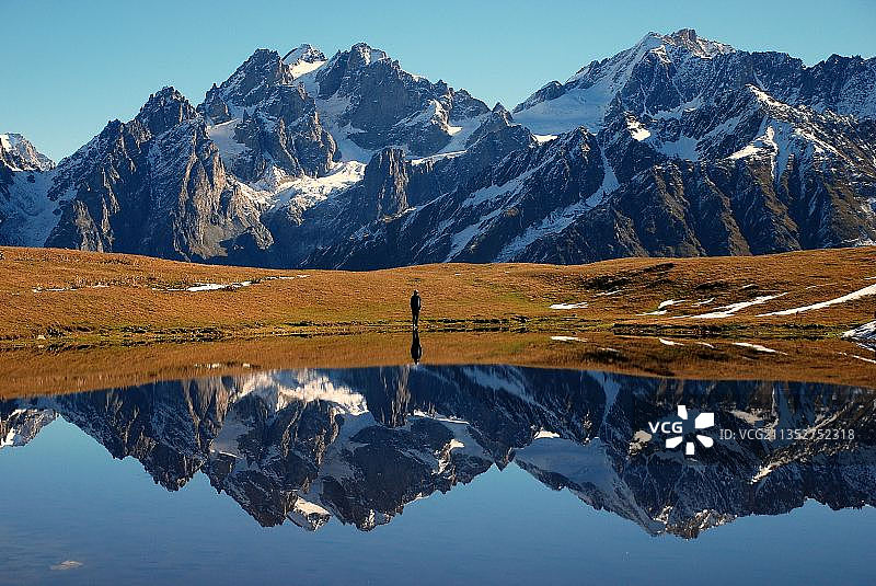 湖泊雪山风光图片素材