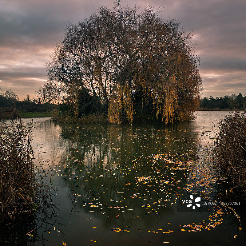 英国布里斯托尔日落湖景图片素材
