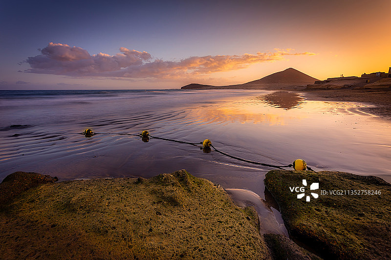 西班牙圣克鲁斯-德特内里费的日落海景图片素材