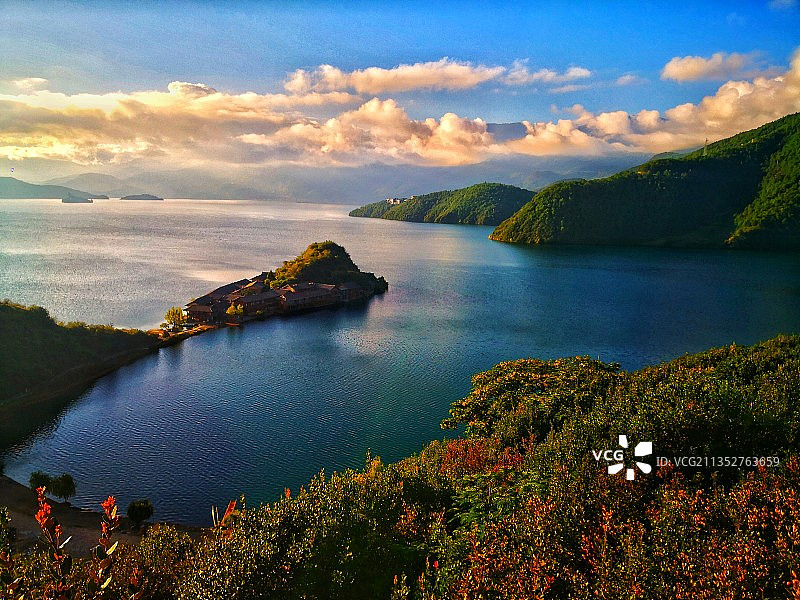 云南泸沽湖里格半岛之心图片素材