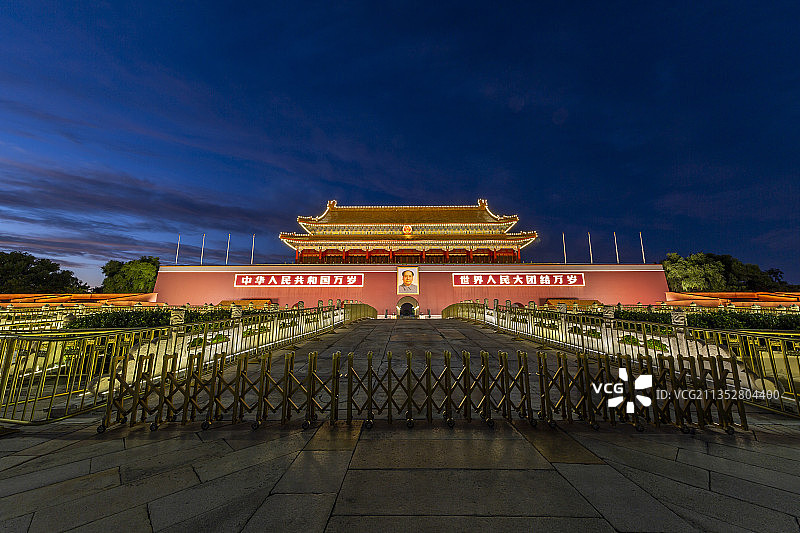 金秋时节的北京天安门城楼夜景图片素材