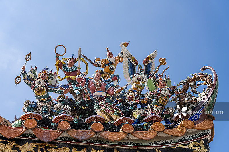 潮州青龙古庙屋顶嵌瓷工艺神话人物图片素材