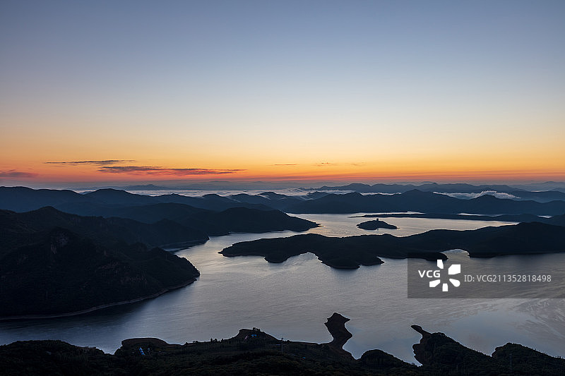 辽宁桓仁桓龙湖日出朝霞山水风光图片素材