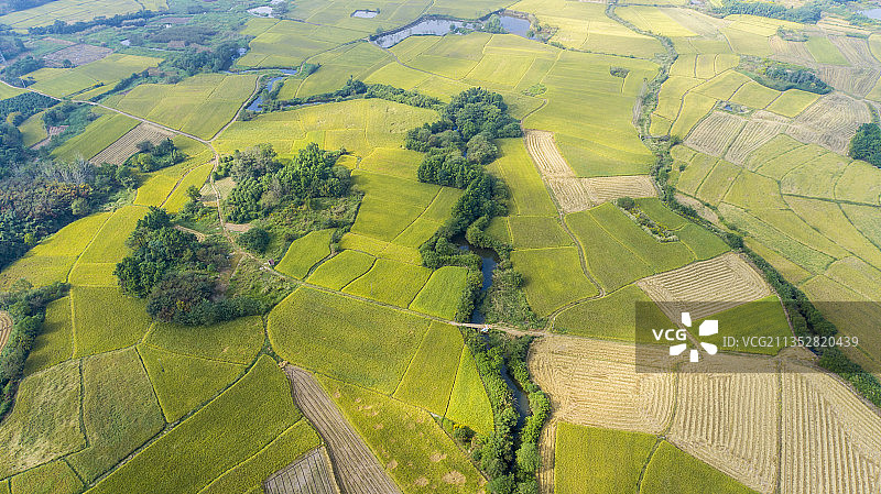 航拍秋日田园风光图片素材