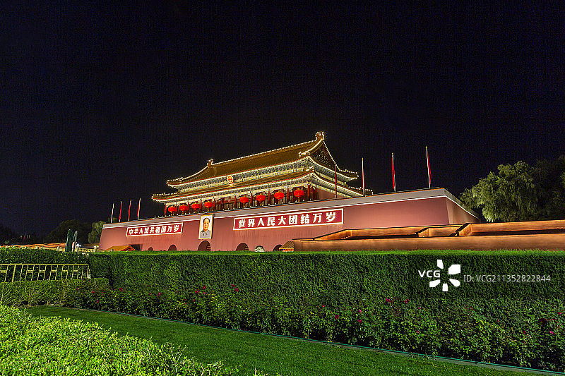 十一国庆节时的北京天安门城楼夜景图片素材
