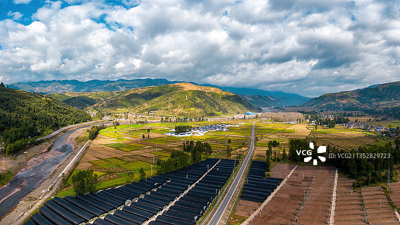 四川布拖：大凉山腹地绘就山乡新画卷图片素材