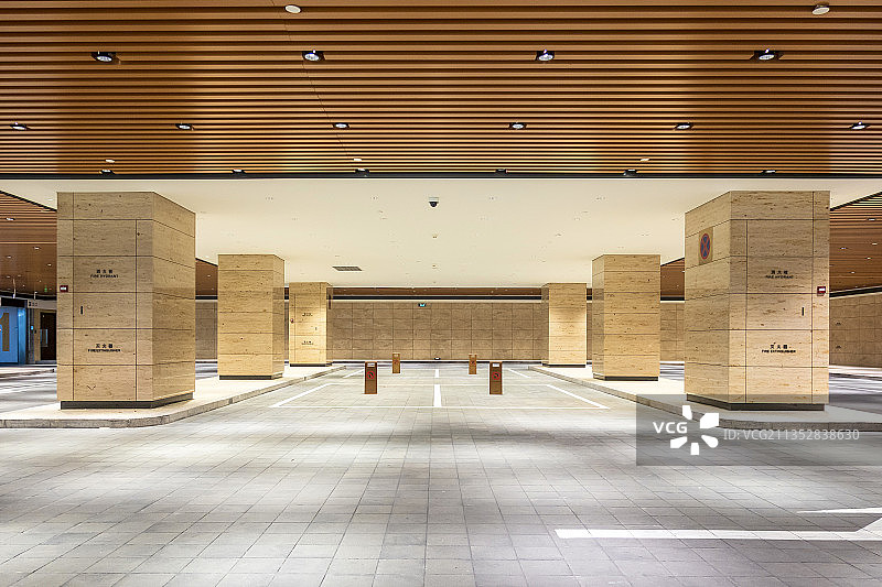 北京王府中环B1停车场上下客区域空间图片素材
