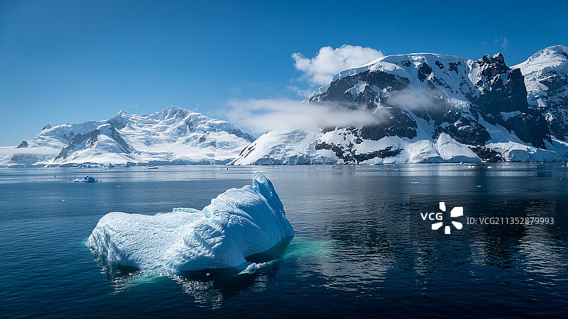 南极洲湖泊雪山风景图片素材