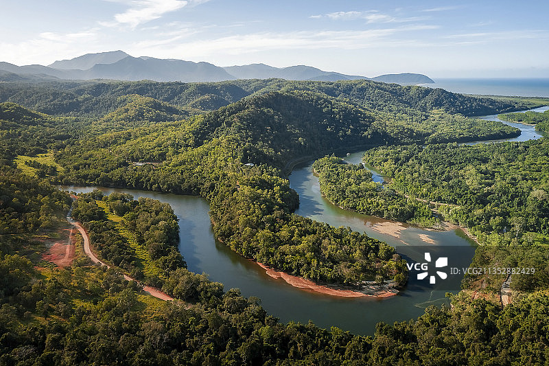 澳大利亚昆士兰州德加拉的河流与树木航拍景色图片素材