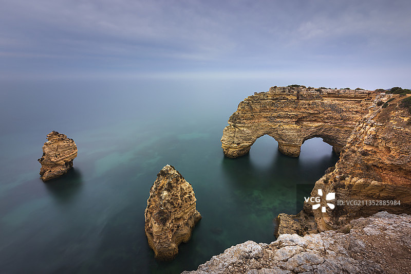 葡萄牙拉戈阿的岩石海景图片素材