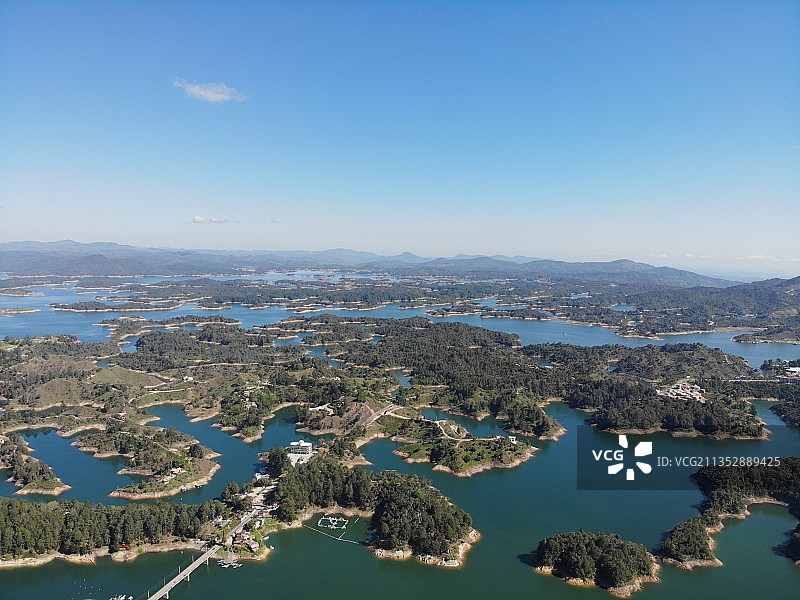 哥伦比亚安蒂奥基亚海景和城市景观仰视图片素材