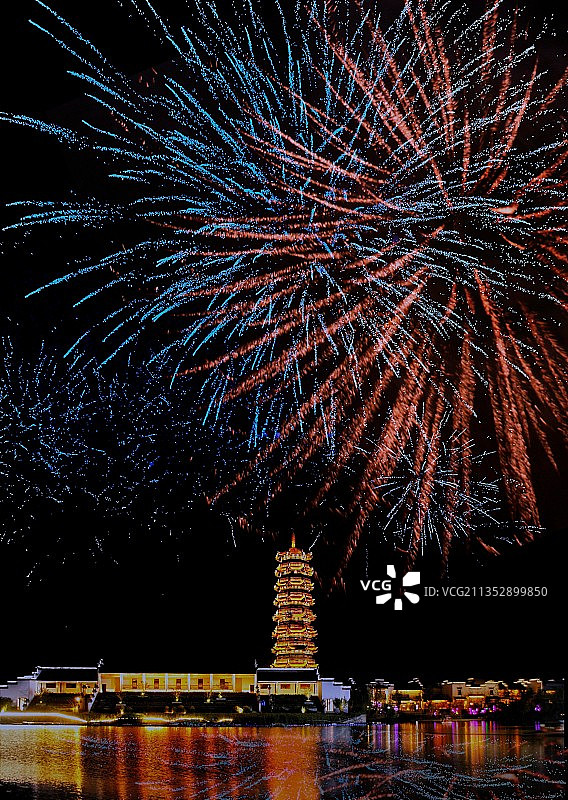 鸠兹古镇国庆烟花秀图片素材